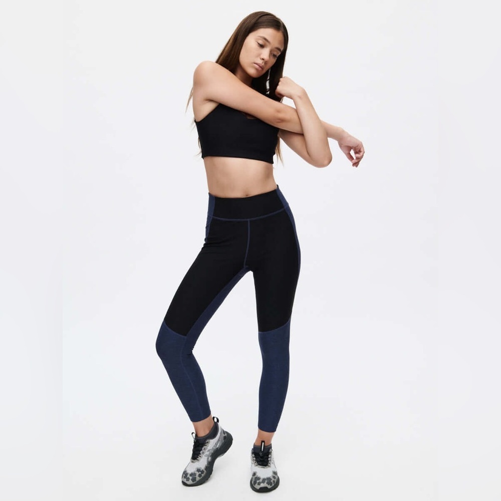 Outdoor Voices Two Tone 7/8 Signature OV Sculpt Legging in Blue/Black, Medium - Picture 3 of 13